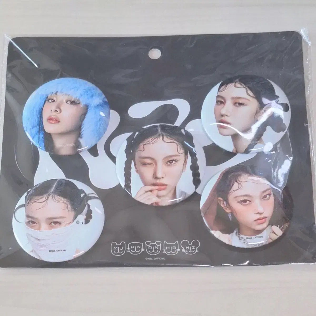 Shop 뉴진스홍콩 on Bunjang Global Site - No more Korean account!