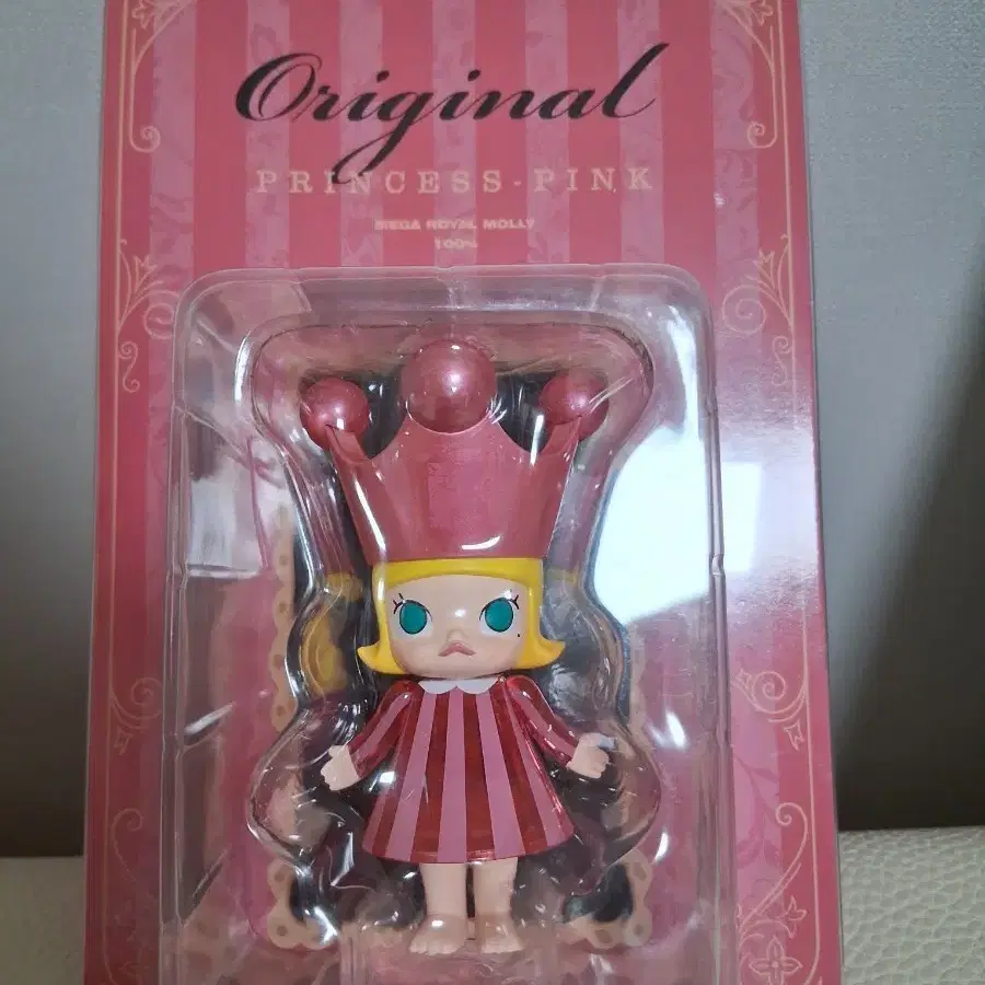 Unopened) Popmart Mega Space Molly Series 4 100% Secret Angel