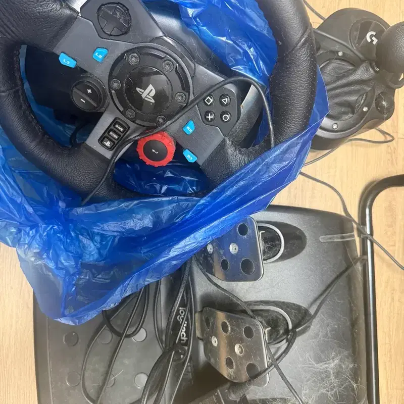 로지텍 g29 레이싱휠 휠 페달 쉬프터 판매합니다