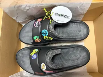 OOFOS 스티커 포함 디자인 블랙 샌들