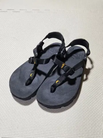 LUNA Sandals Mono Winged Edition Black