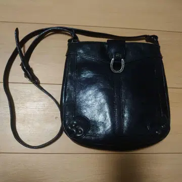 [ Dakota ] 블랙 가죽 숄더백