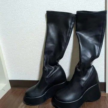 통굽 블랙 롱 부츠