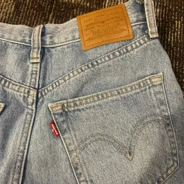 LEVI'S HIGH BAGGY SHORTS W25