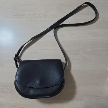 블랙 숄더백 인조 가죽 원형 미니백