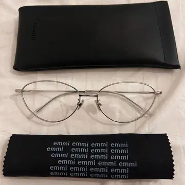 emmi 실버 오벌 안경 캣아이 케이스 포함