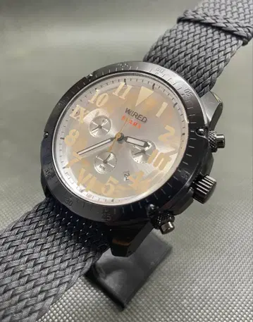 WIRED BEAMS 콜라보 실버 x 블랙 크로노그래프 와이어드