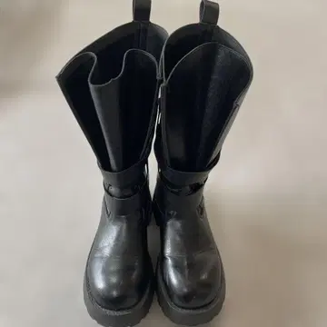 버클 달린 블랙 롱 부츠