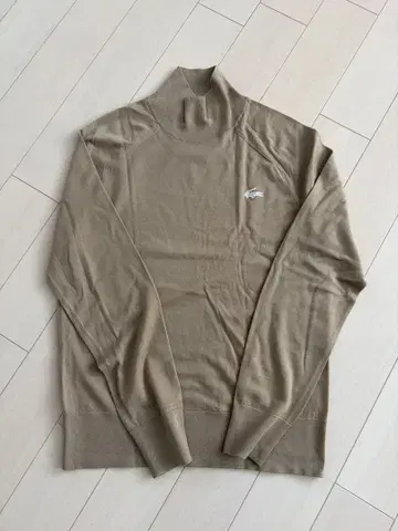Lacoste 베이지 터틀넥 스웨터