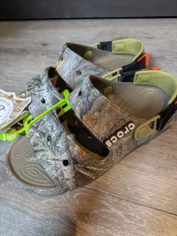 새상품 Crocs 리얼트리 카모플라쥬 사보 샌들 26cm