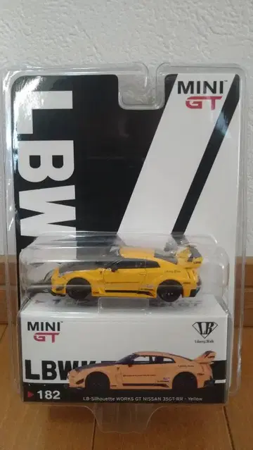 MINI GT LBWK Nissan 35 GT-RR-Yellow