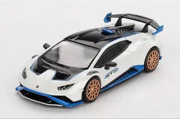 MINI GT Huracan STO Bianco Asopo 1/64