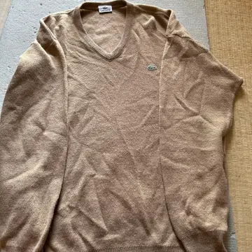 Lacoste 베이지 V넥 니트 스웨터