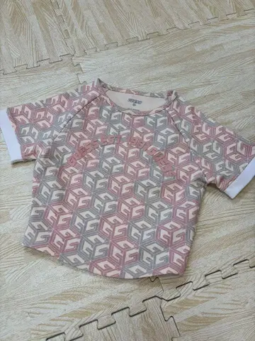 GUESS 크롭 T셔츠 S