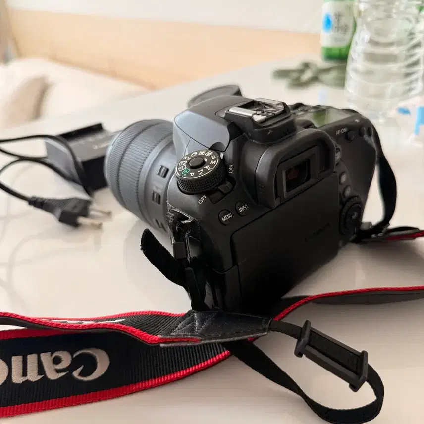 캐논 EOS 80D DSLR + EF-S 18-135mm IS USM 렌