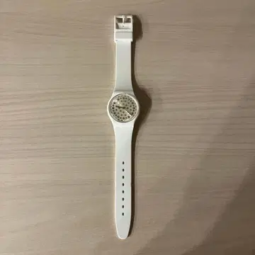 Swatch 화이트 도트 디자인 쿼츠 손목시계