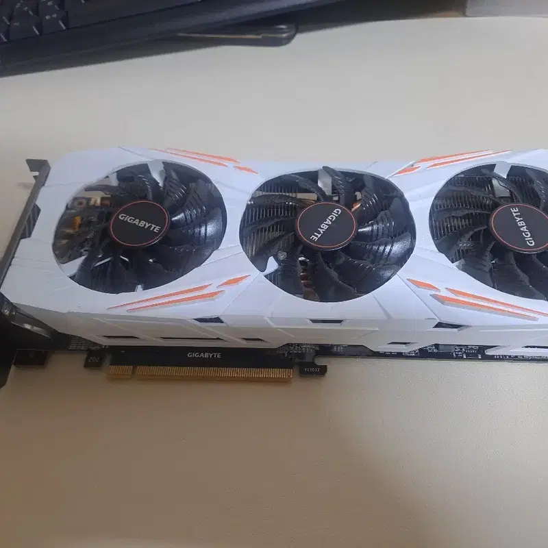 고장 GTX 1080ti 그래픽카드 팝니다.