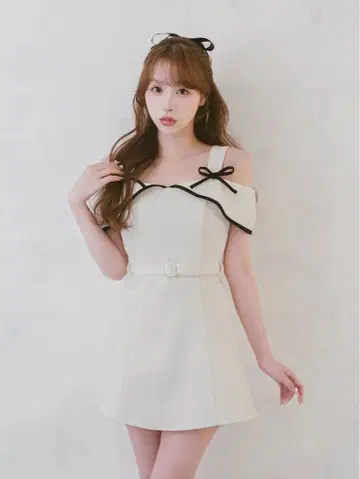 Darich 파이핑 오프숄더 트위드 미니 원피스