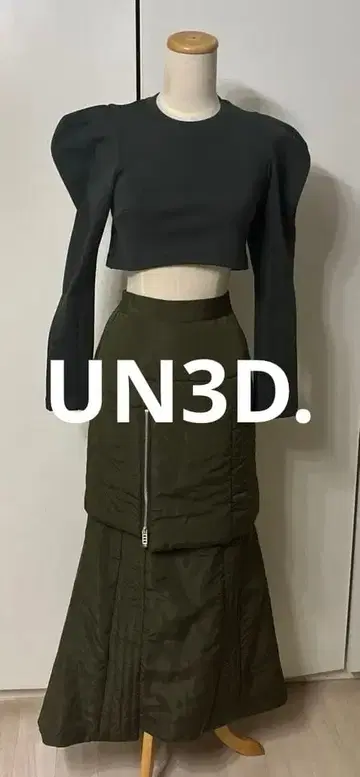 택 포함 새상품 UN3D. 볼륨 슬리브 쇼트 탑