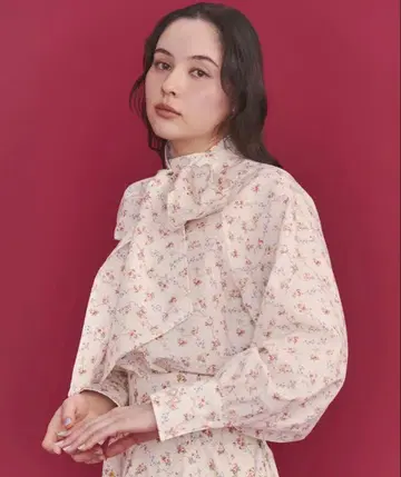 캐스키드슨 보타이 블라우스 26SS