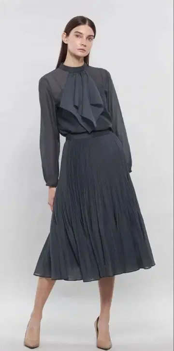 에포카 미사용 새상품 시어 크로스 플리츠 스커트 네이비 컬러 택 포함