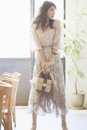 JUSGLITTY 레이스 자수 플레어 스커트