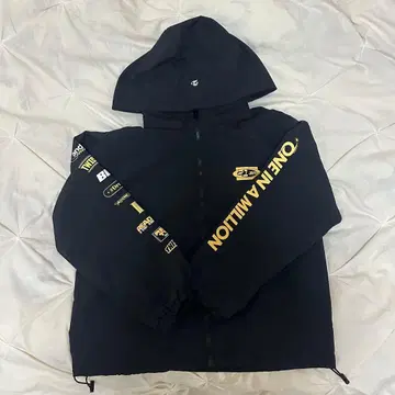 TWICE 지효 윈드 브레이커 M