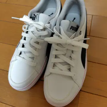 PUMA 화이트/블랙 스니커즈