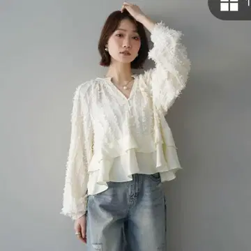 새상품 Lumier 자카드 페플럼 프릴 블라우스 아이보리