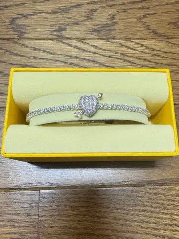 SWAROVSKI 하트 팔찌 와타나베 쇼타 착용