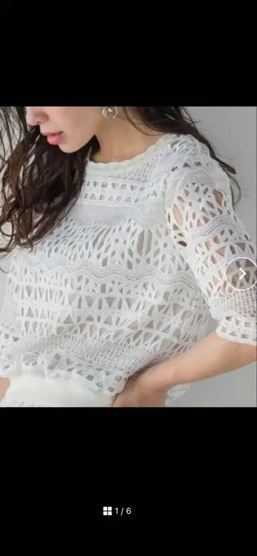 비아지오 블루 새상품급 케미컬 레이스 블라우스