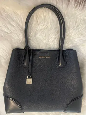 MICHAEL KORS 네이비 핸드백