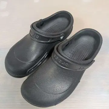 crocs 블랙 클로그 샌들