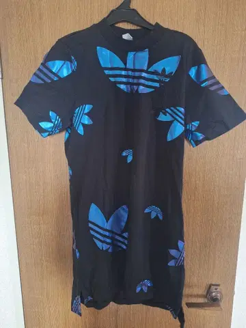 adidas 반팔 원피스 M 블랙/블루 꽃무늬