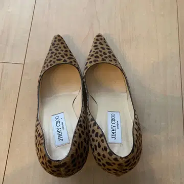 JIMMY CHOO 레오파드 무늬 하이힐