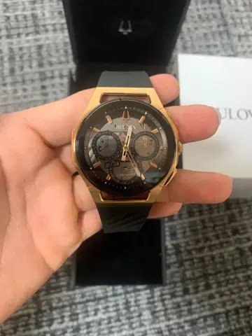 BULOVA 크로노그래프 손목시계 블랙/골드