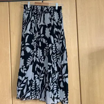 플리츠 무릎 기장 스커트