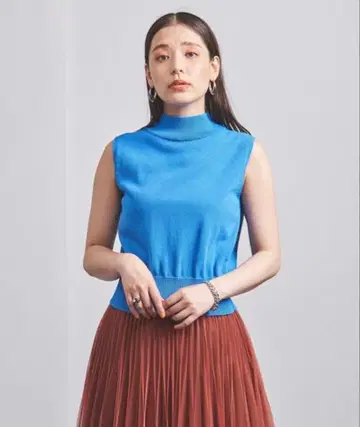 UNITED ARROWS C/P 보틀넥 슬리브리스 니트