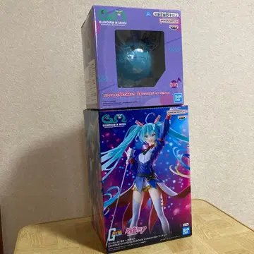 GUNDAM x 하츠네 미쿠 피규어