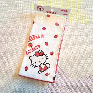 헬로키티 딸기 디자인 런치 크로스 냅킨 손수건 Sanrio