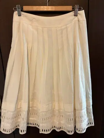 HIROKO BIS 아이보리 턱 플리츠 스커트