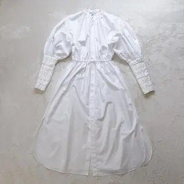 [ 새상품급 ] HYKE 개더 벌룬 슬리브 드레스 롱 화이트 1