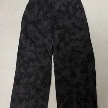 아캄 Knee Pin-tuck Camouflage Twill Pants | 브랜드 중고거래 플랫폼 아캄 Knee Pin-tuck Camouflage Twill Pants | 브랜드 중고거래 플랫폼