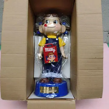 페코짱 고개 흔드는 인형 milky 버전