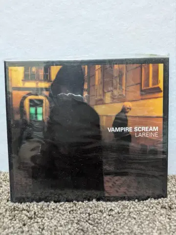 LAREINE VAMPIRE SCREAM