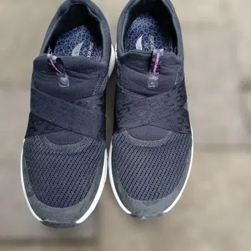 SKECHERS Arch Fit 슬립온 블랙 스니커즈