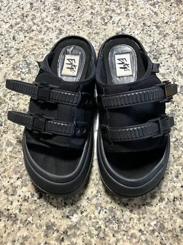 eytys 블랙 벨트 샌들