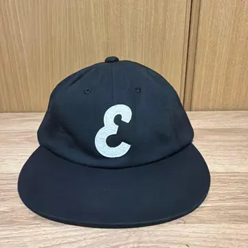 블랙 E 자수 야구 모자
