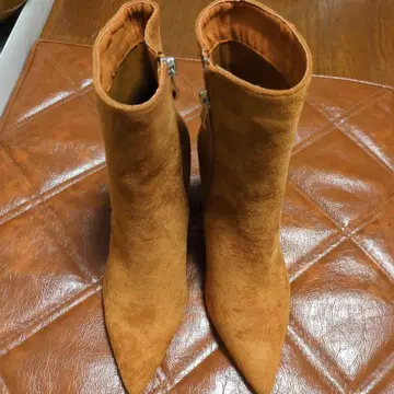 브라운 스웨이드 지퍼 부츠