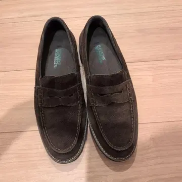 HAWKINS 다크 브라운 스웨이드 로퍼